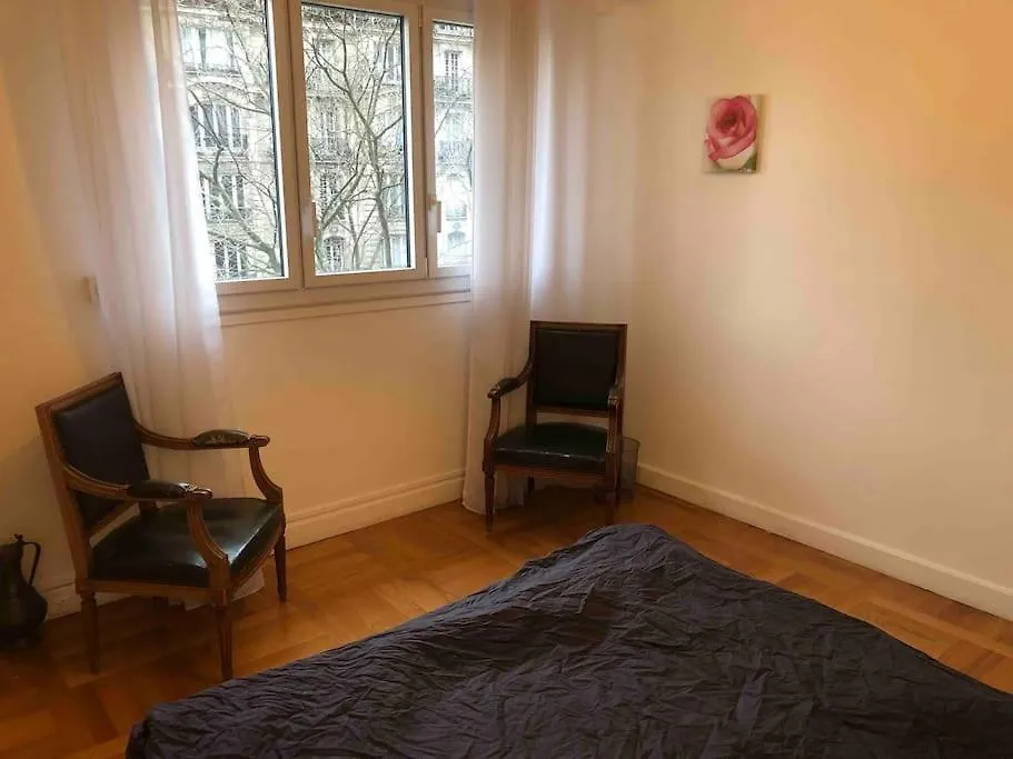 Grand Proche Metro Apartment Paris